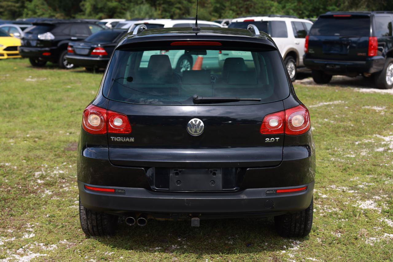 Used 2011 Volkswagen Tiguan SE FWD image 9