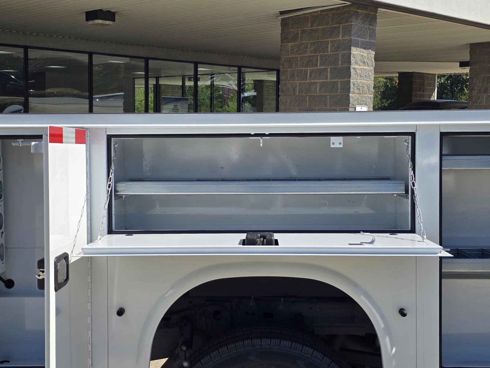 Used 2024 RAM 2500 Tradesman w/ Chrome Appearance Group image 27
