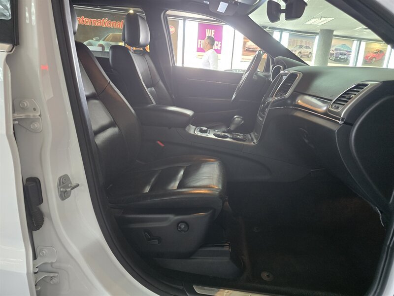 Used 2018 Jeep Grand Cherokee Limited AWD/4WD image 14