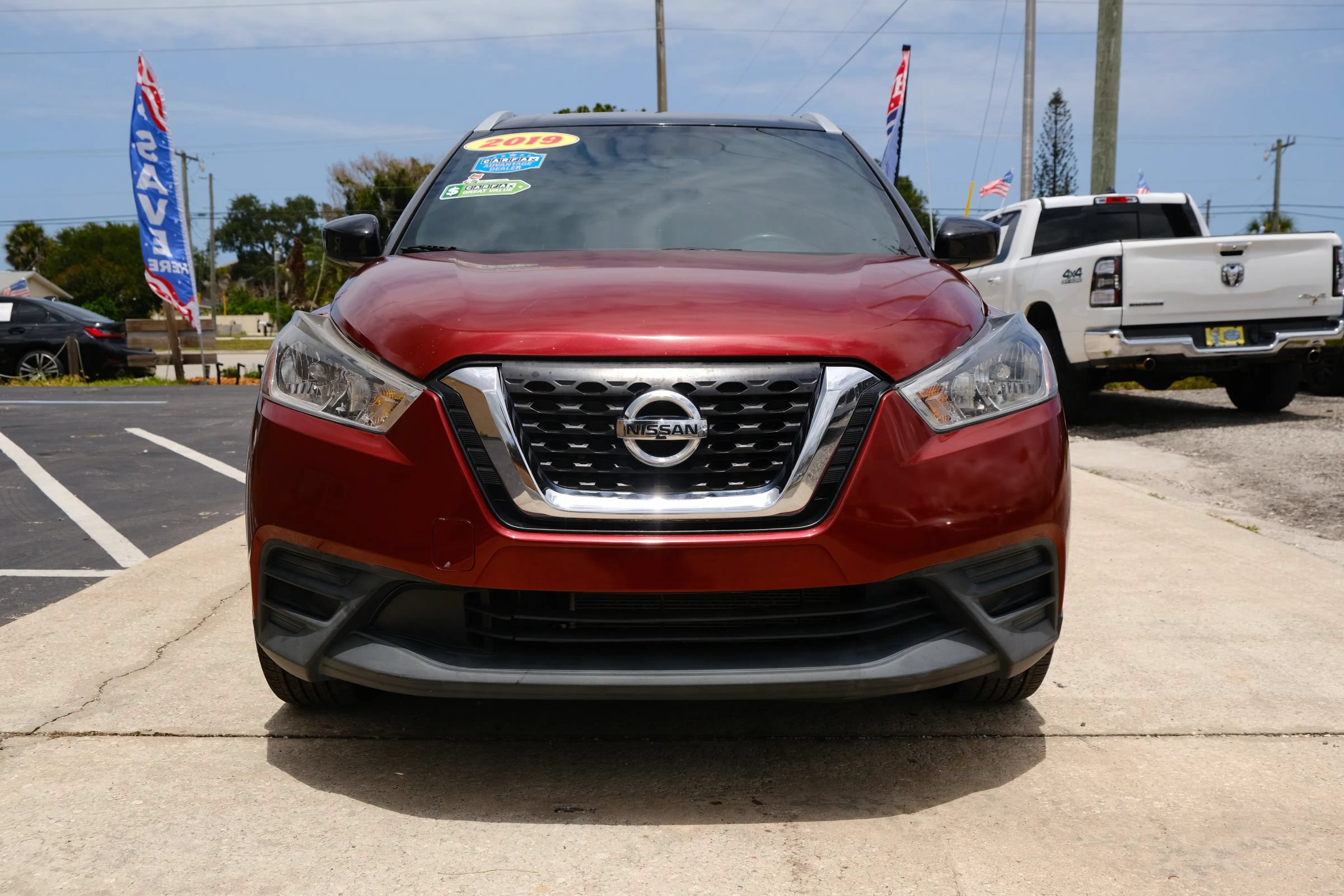 Used 2019 Nissan Kicks SV FWD image 2