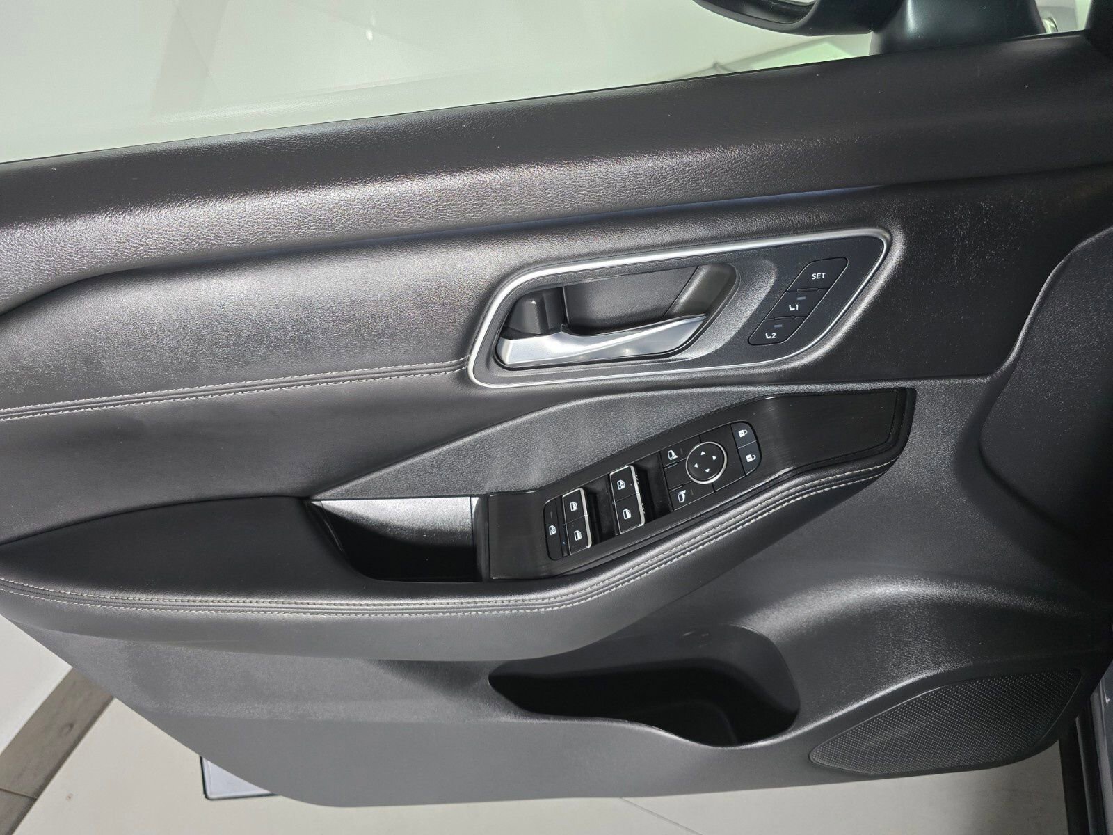 Used 2024 Nissan Rogue Platinum w/ Platinum Premium Package image 38