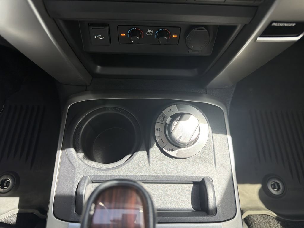 Used 2023 Toyota 4Runner Limited AWD/4WD image 32