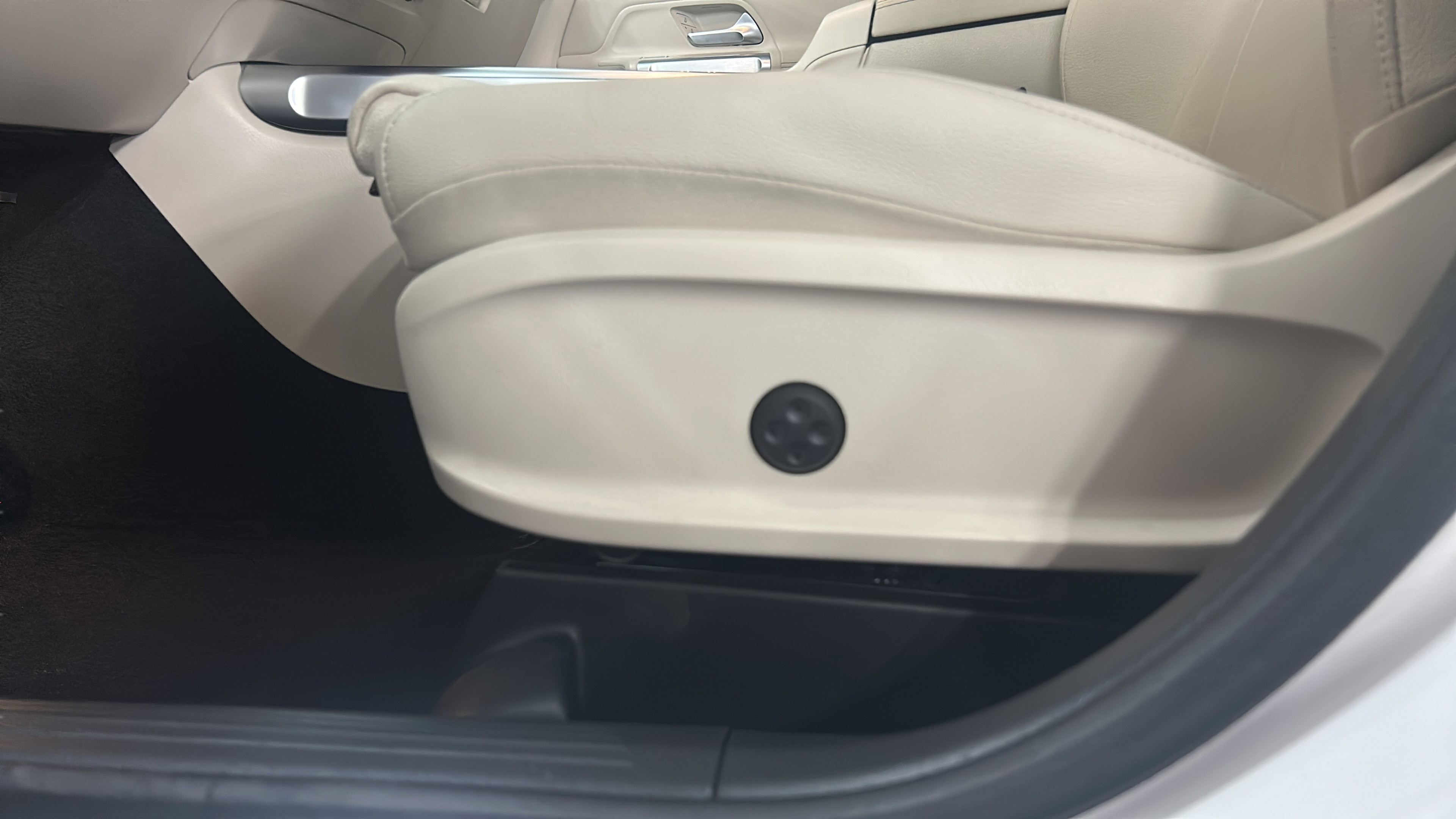 Used 2025 Mercedes-Benz GLB 250 image 12