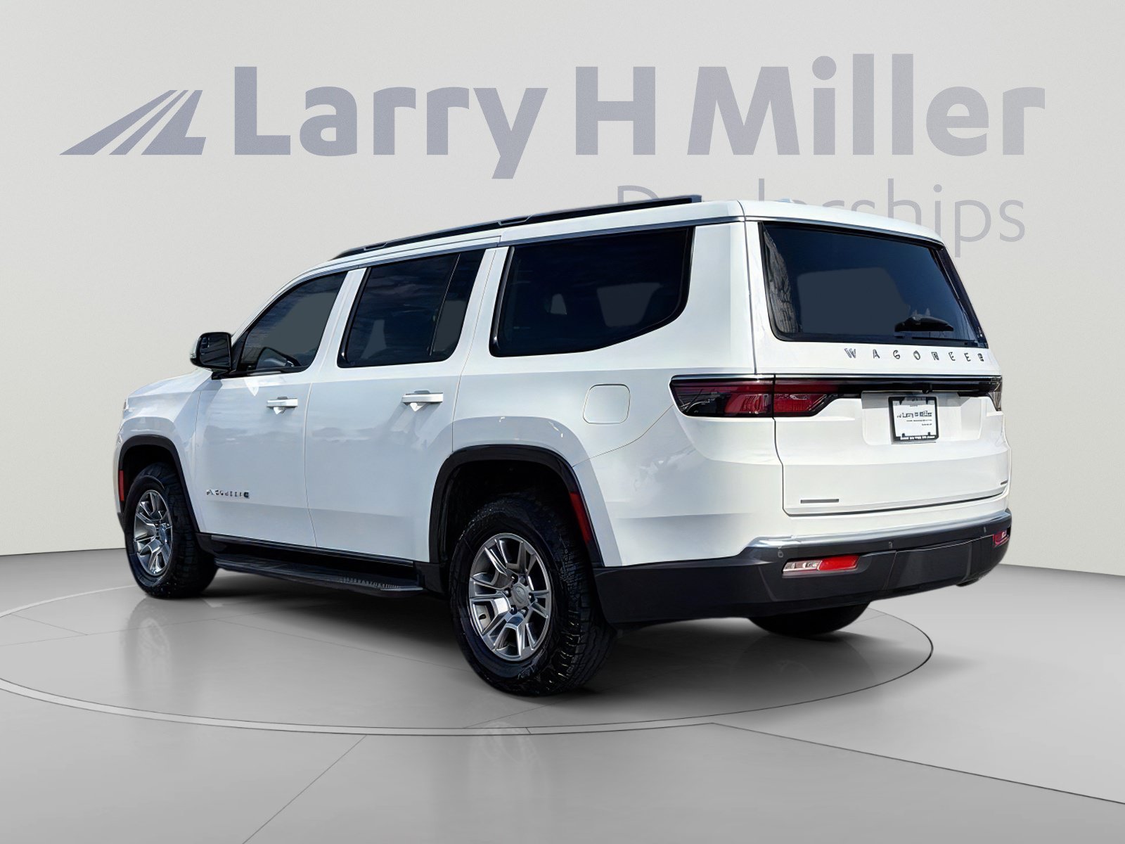 Used 2022 Jeep Wagoneer Series I AWD/4WD image 3