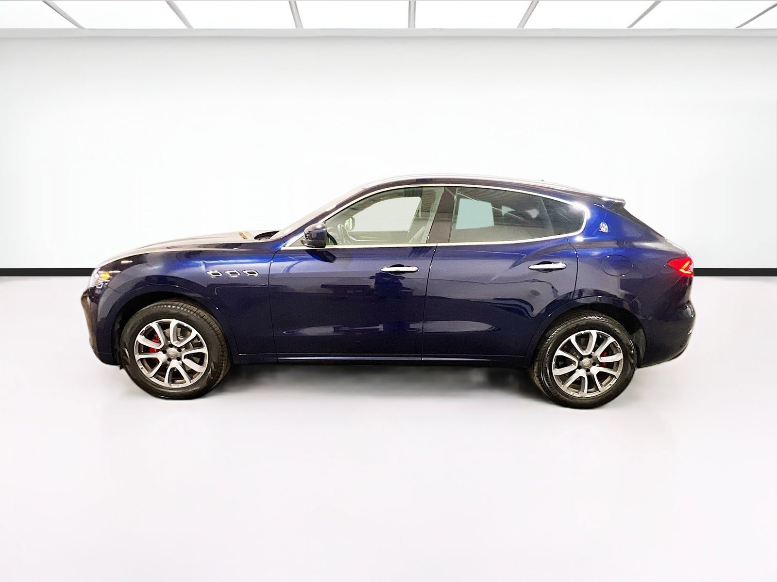 Used 2017 Maserati Levante w/ Luxury Package AWD/4WD image 25
