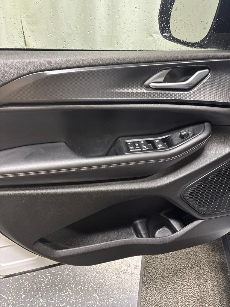 Used 2023 Jeep Grand Cherokee Altitude AWD/4WD image 14