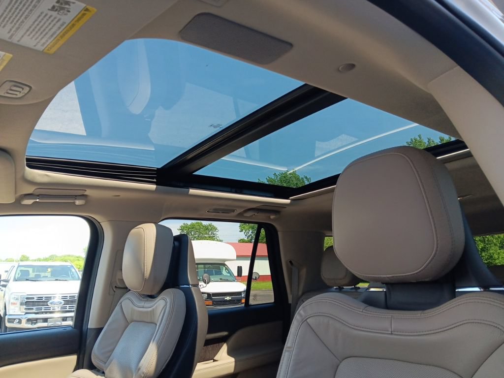 Used 2023 Lincoln Navigator L Reserve AWD/4WD image 25