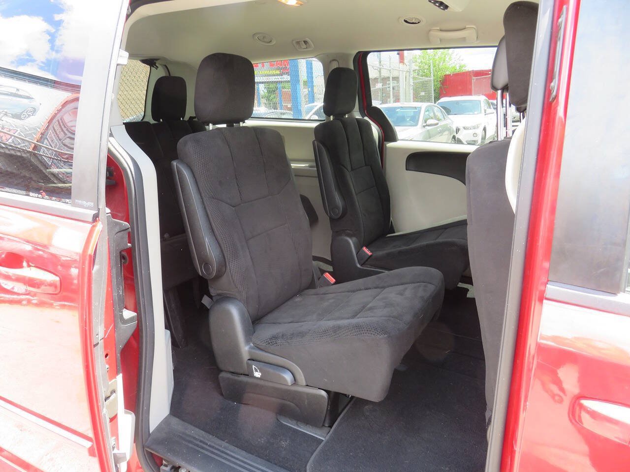 Used 2014 Dodge Grand Caravan SE w/ Quick Order Package 29E SE FWD image 18