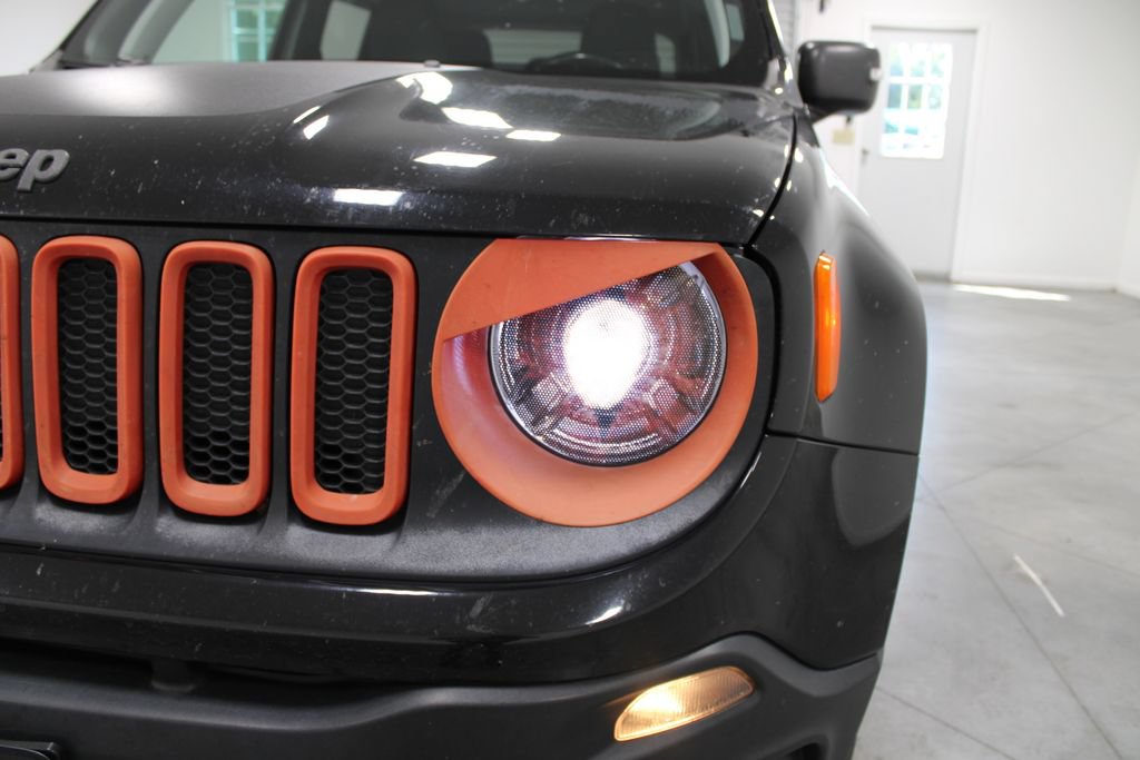 Used 2018 Jeep Renegade Trailhawk AWD/4WD image 11