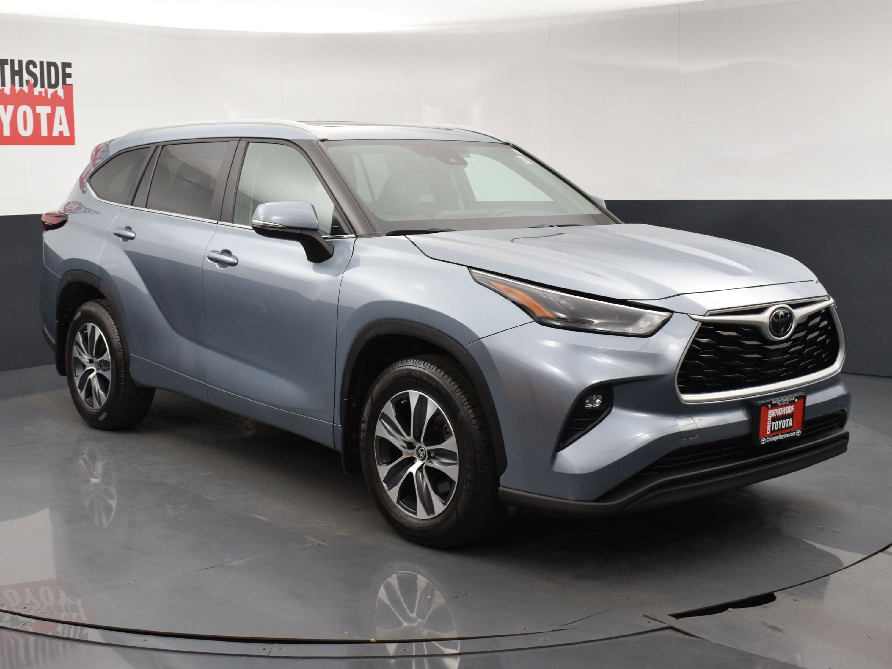 Used 2024 Toyota Highlander XLE AWD/4WD image 6