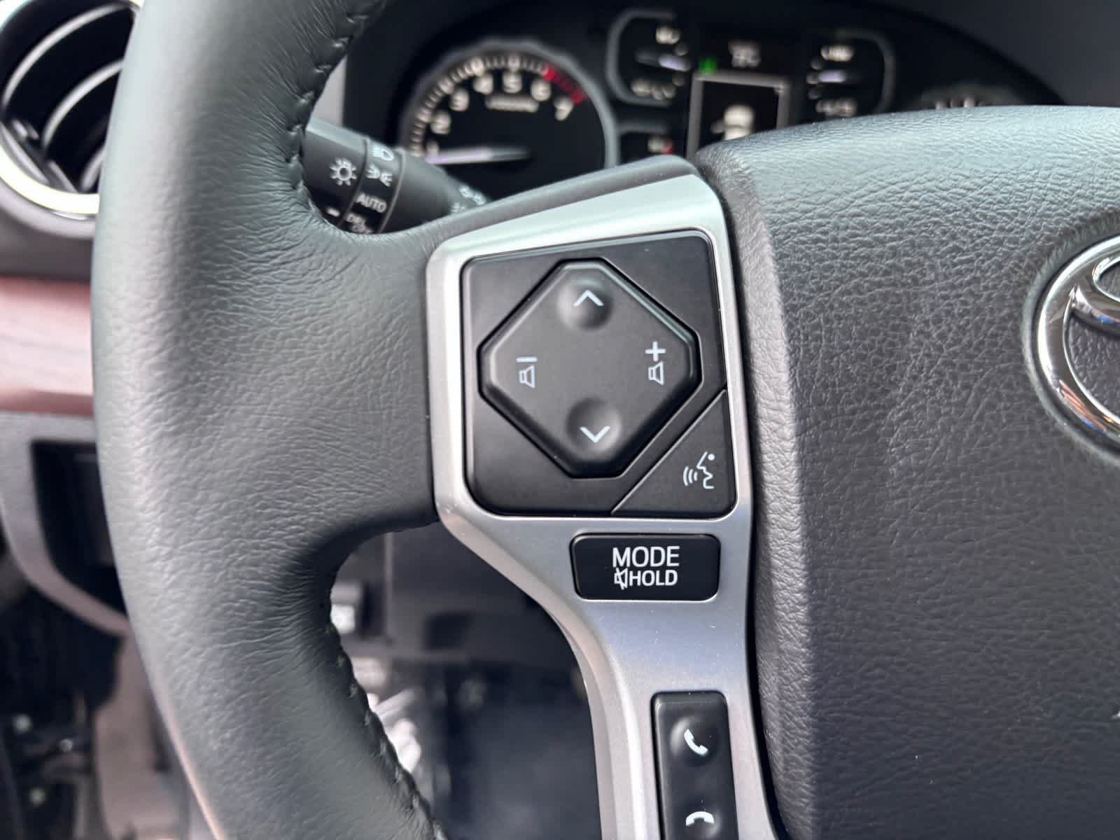 Used 2021 Toyota Tundra Limited w/ Limited Premium Package AWD/4WD image 19