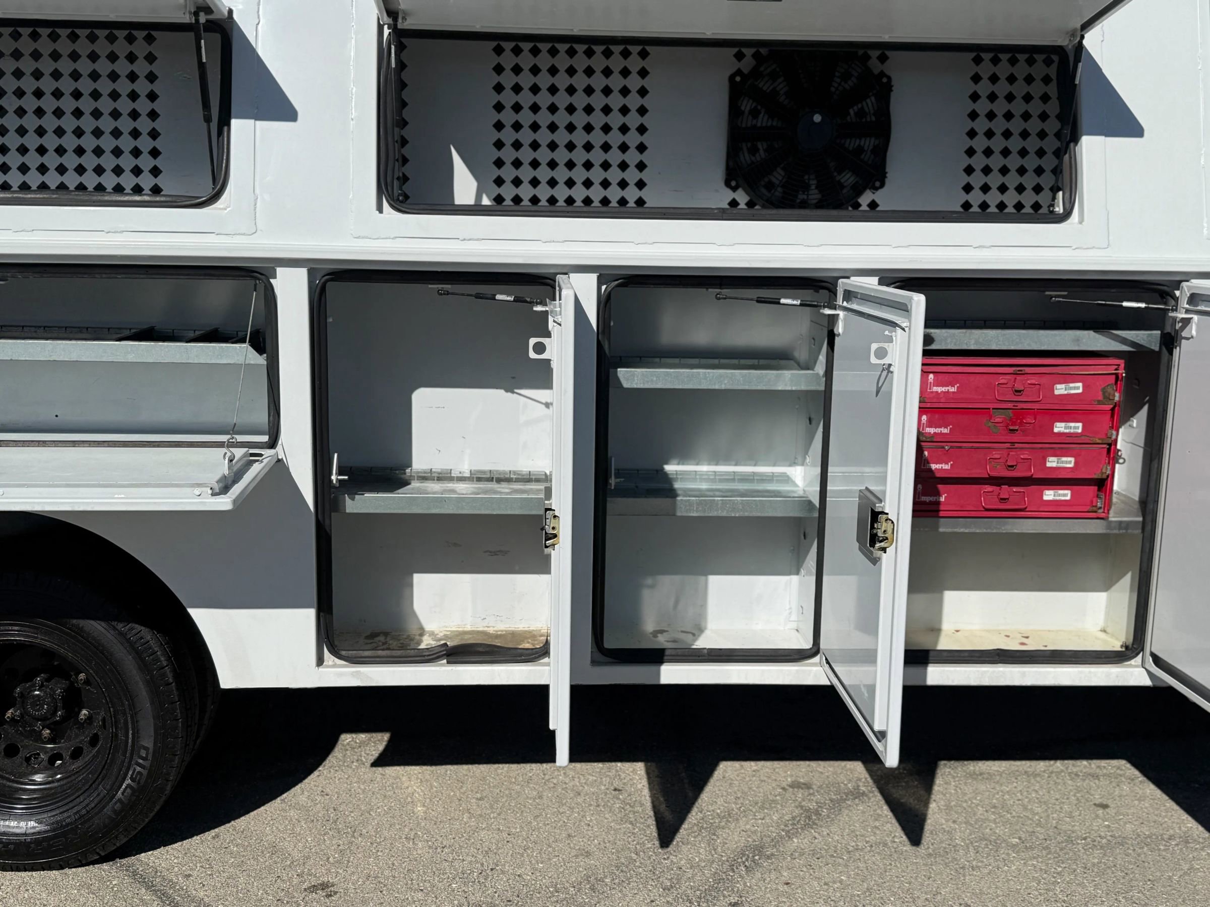 Used 2019 Mercedes-Benz Sprinter 170 w/ Chrome Grille Package image 18