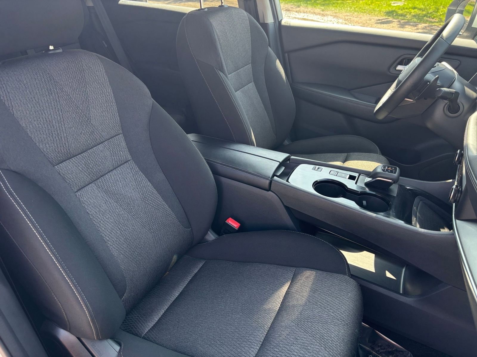 Used 2025 Nissan Rogue SV FWD image 38