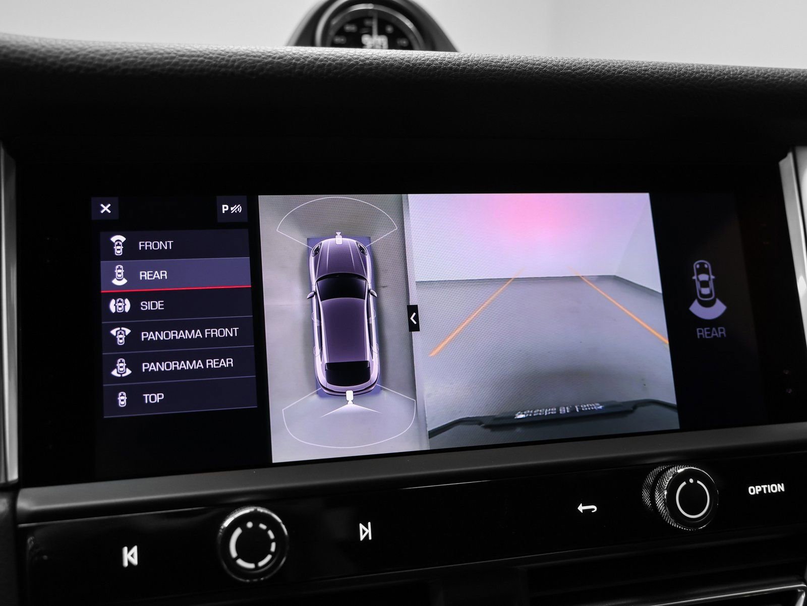 Certified 2026 Porsche Macan image 40