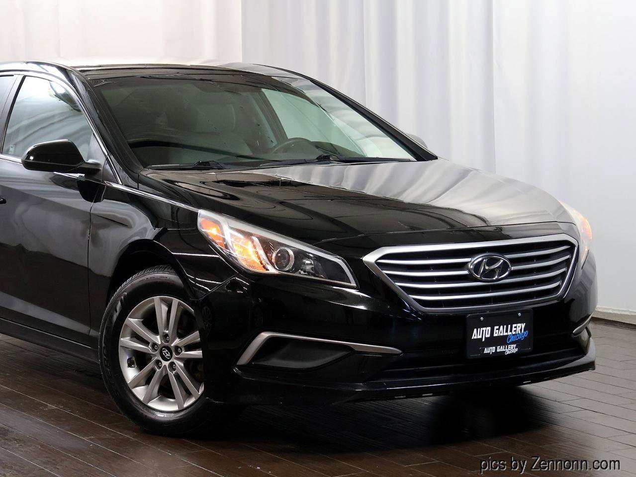 Used 2017 Hyundai Sonata SE FWD image 2