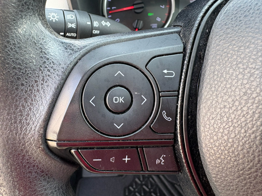 Used 2020 Toyota RAV4 XLE w/ Convenience Package FWD image 13