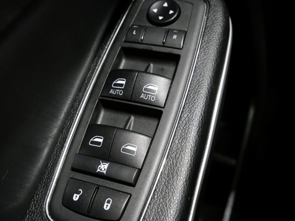 Used 2020 Chrysler 300 S image 14