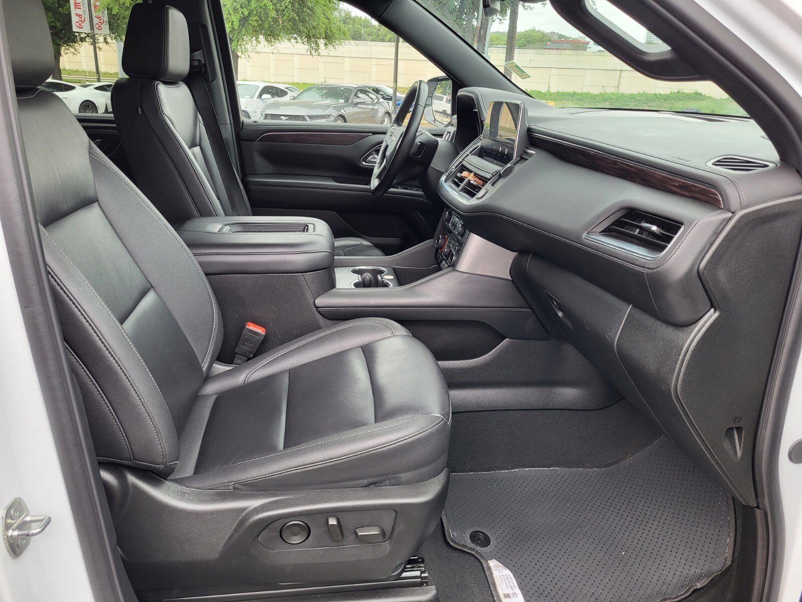 Used 2024 Chevrolet Suburban LT RWD image 11