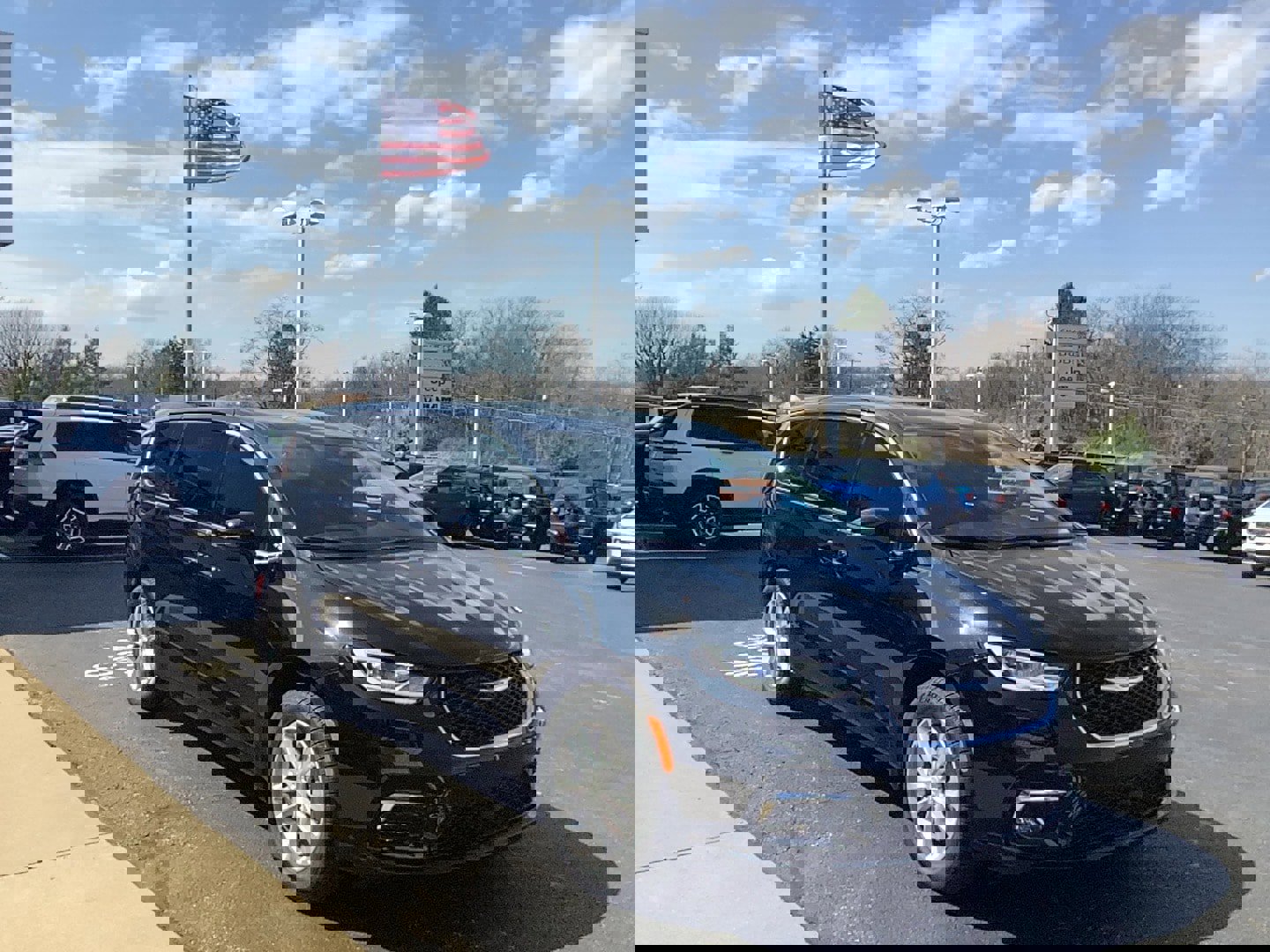 New 2026 Chrysler Pacifica Select image 3