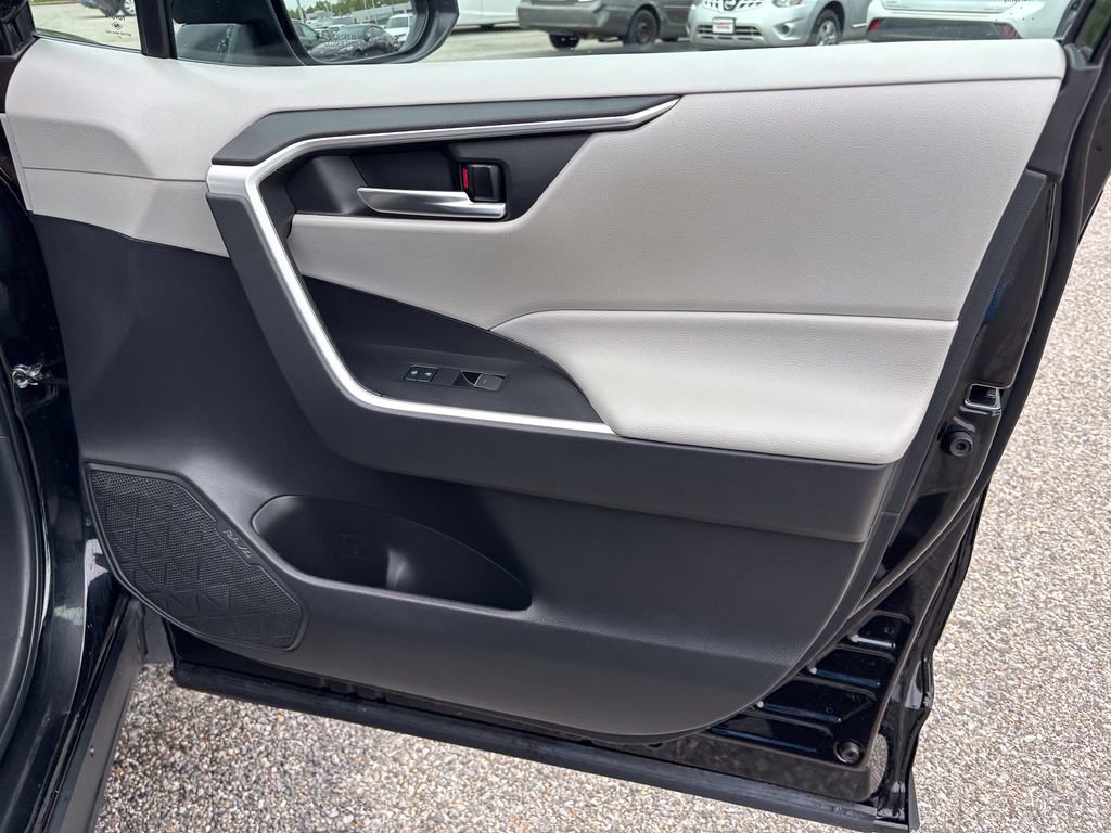 Certified 2022 Toyota RAV4 XLE w/ Convenience Package image 40