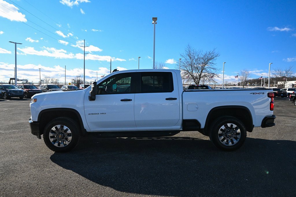 Used 2022 Chevrolet Silverado 2500 Custom w/ Custom Value Package image 8