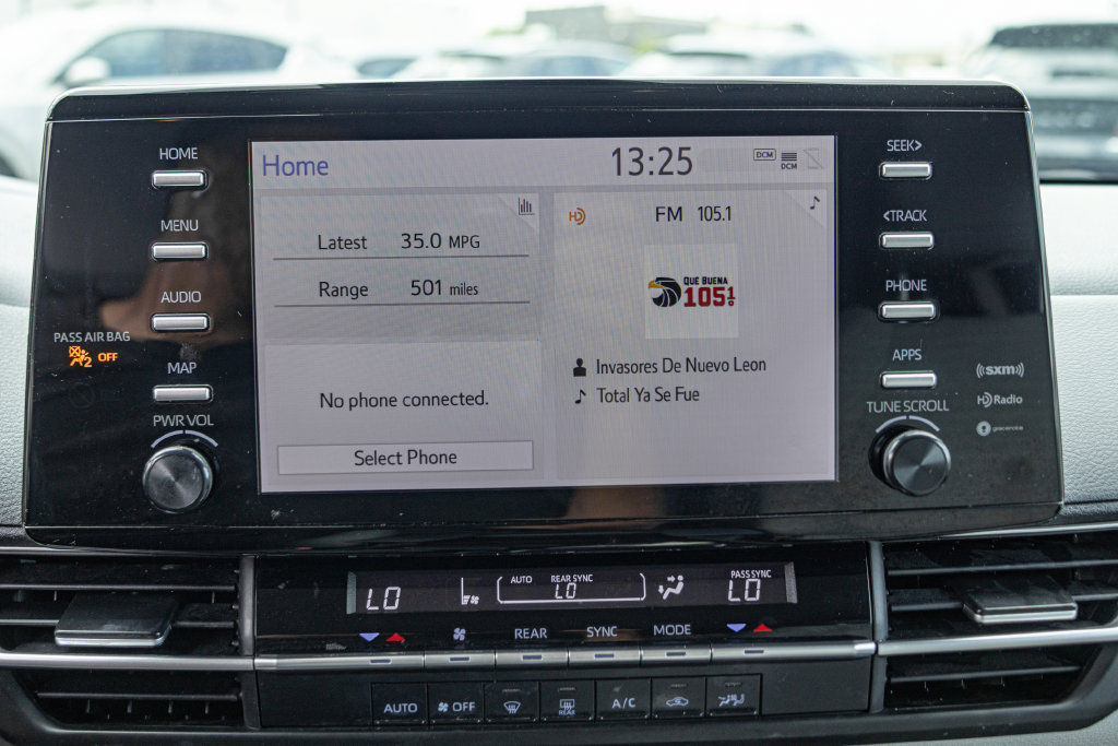 Used 2021 Toyota Sienna LE FWD image 16