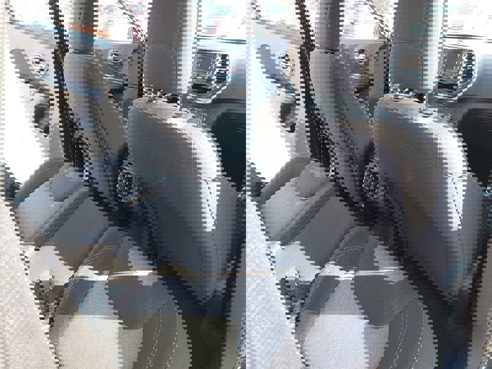 Used 2016 Jeep Cherokee Sport image 12