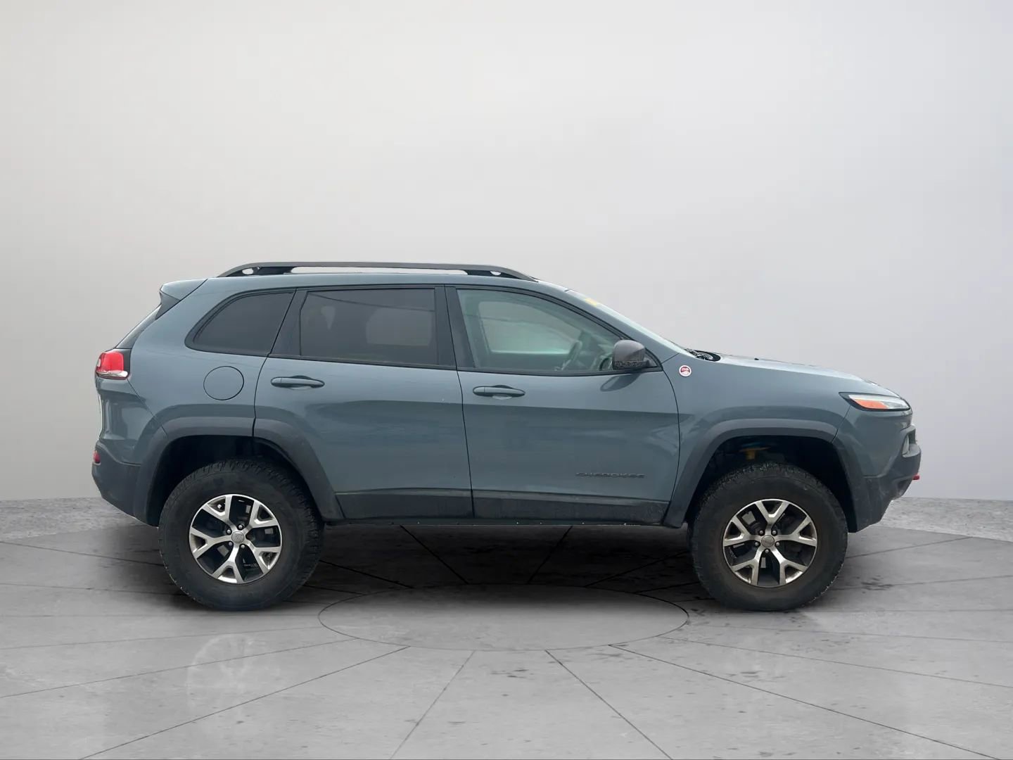 Used 2014 Jeep Cherokee Trailhawk w/ Leather Interior Group AWD/4WD image 12