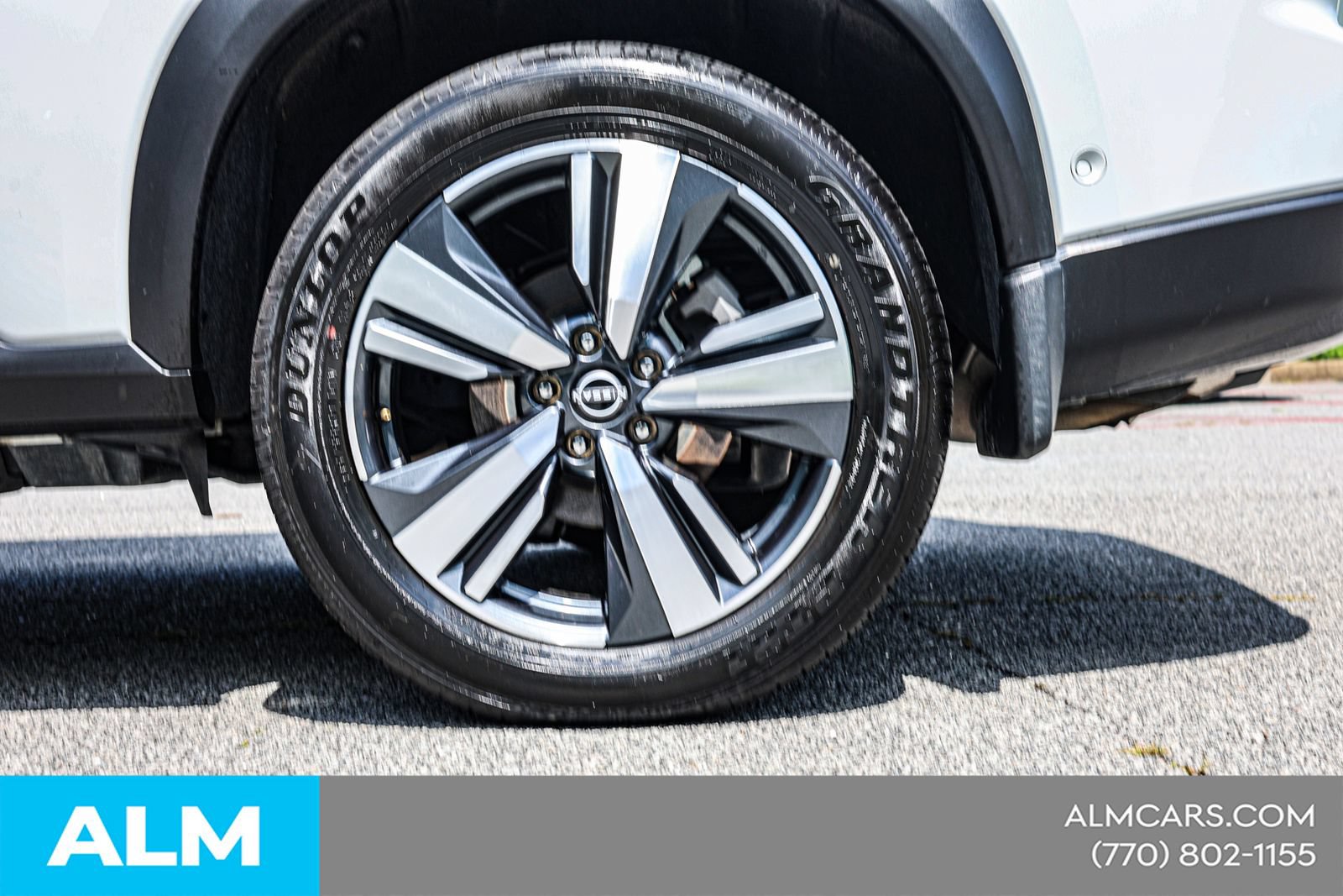 Used 2025 Nissan Rogue SL FWD image 17
