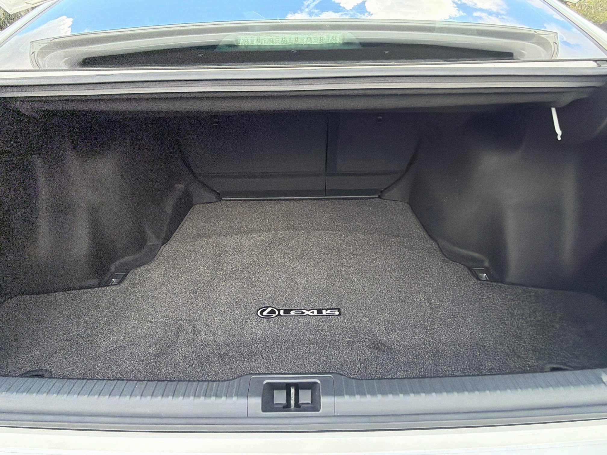 Used 2023 Lexus IS 300 w/ Comfort Package RWD image 12