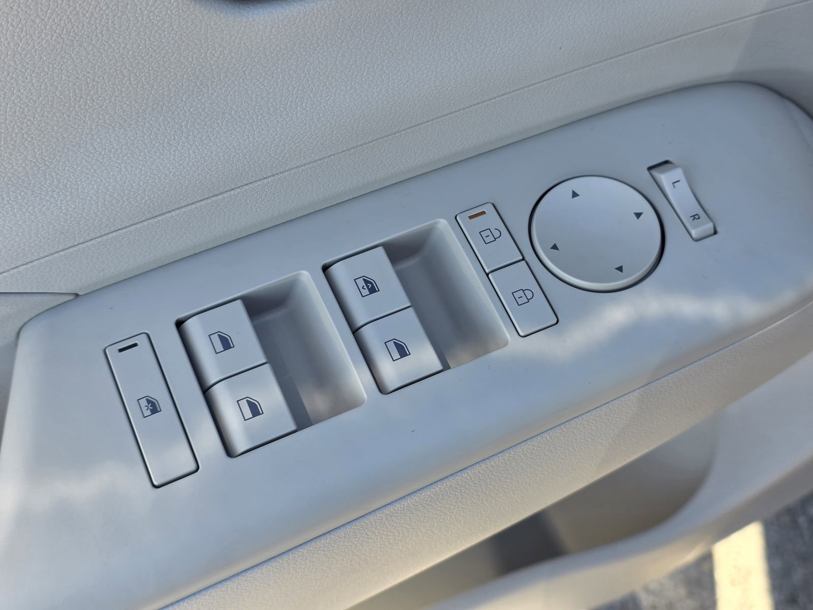 New 2026 Hyundai Kona SE image 15