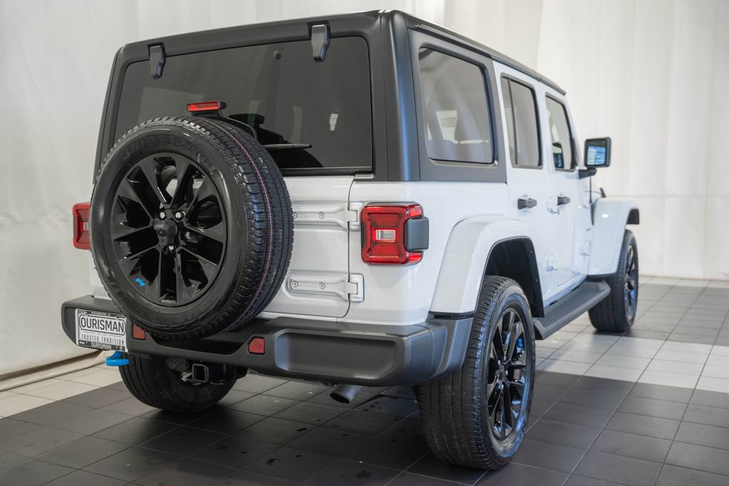 Used 2023 Jeep Wrangler Unlimited Sahara w/ Cold Weather Group AWD/4WD image 4