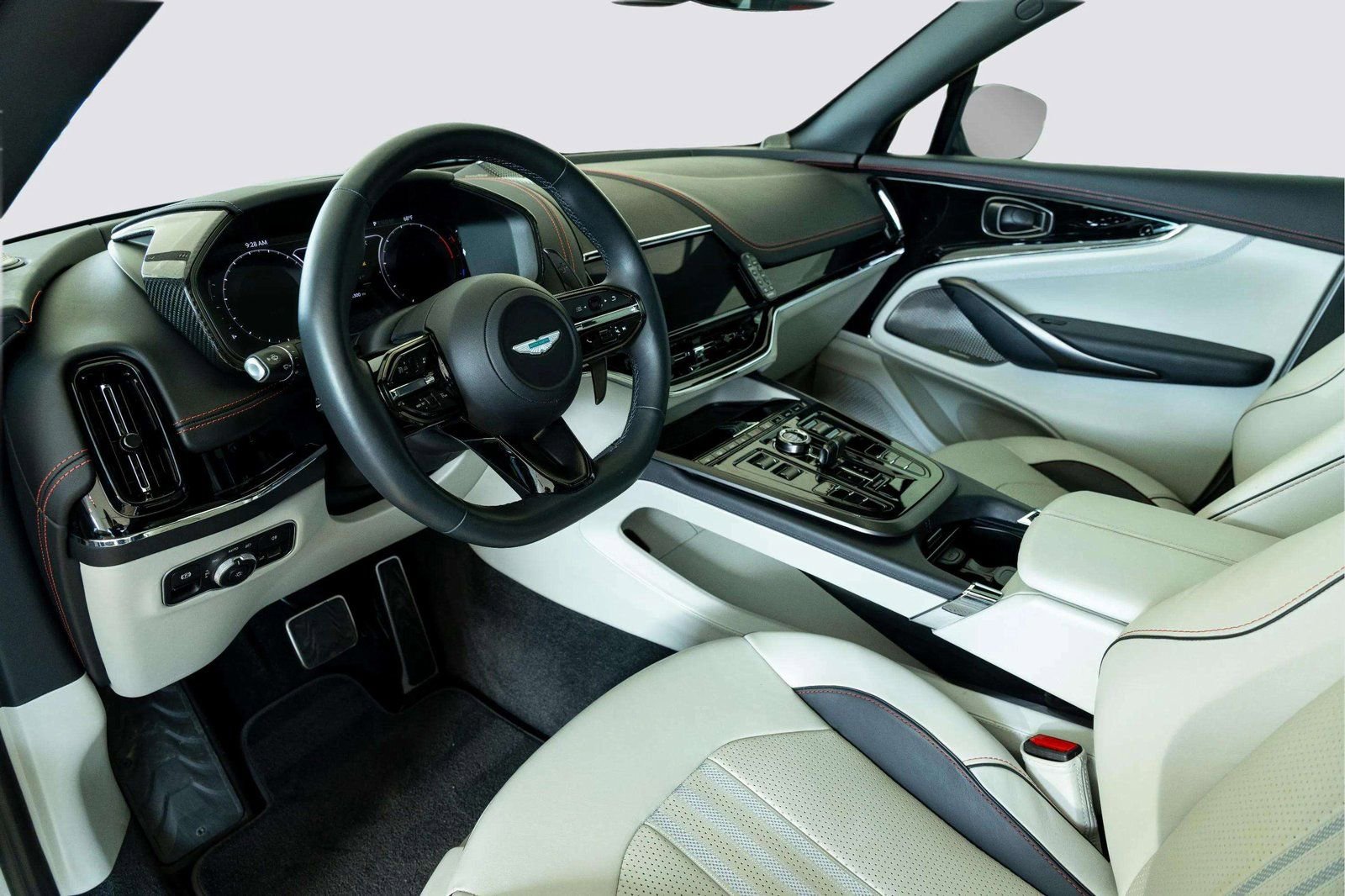 Used 2025 Aston Martin DBX 707 image 22