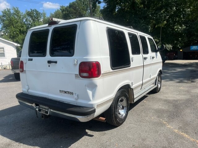 Used 2000 Dodge B1500 RWD image 3