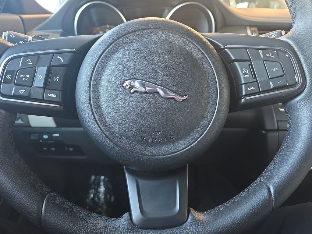 Used 2020 Jaguar E-PACE SE image 11