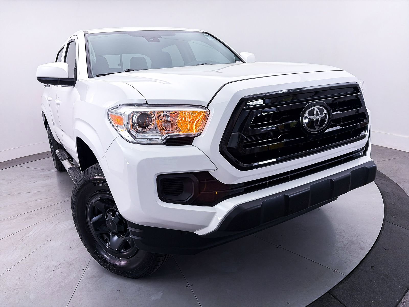 Used 2023 Toyota Tacoma SR AWD/4WD image 7