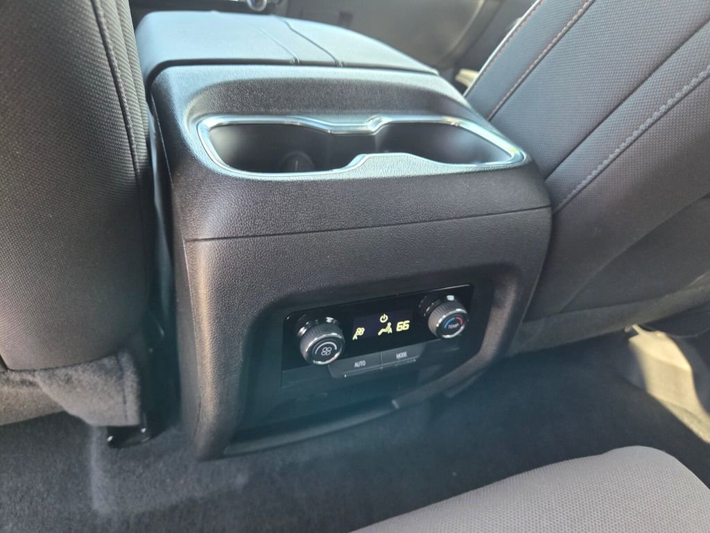 Used 2025 Chevrolet Traverse LT FWD image 8