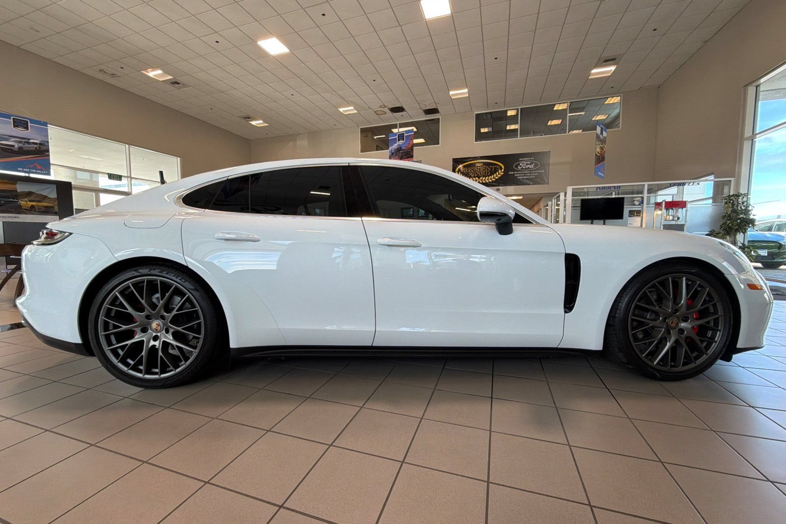 Used 2021 Porsche Panamera 4S AWD/4WD image 3