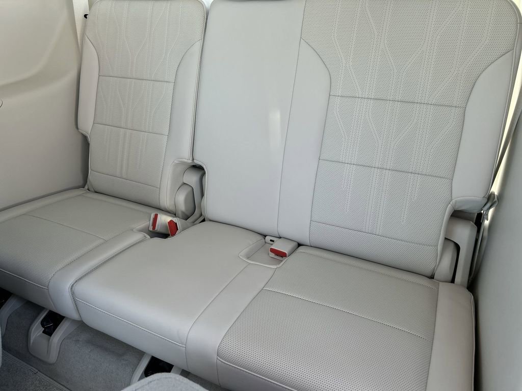 New 2026 Buick Enclave Avenir w/ Super Cruise Package FWD image 36