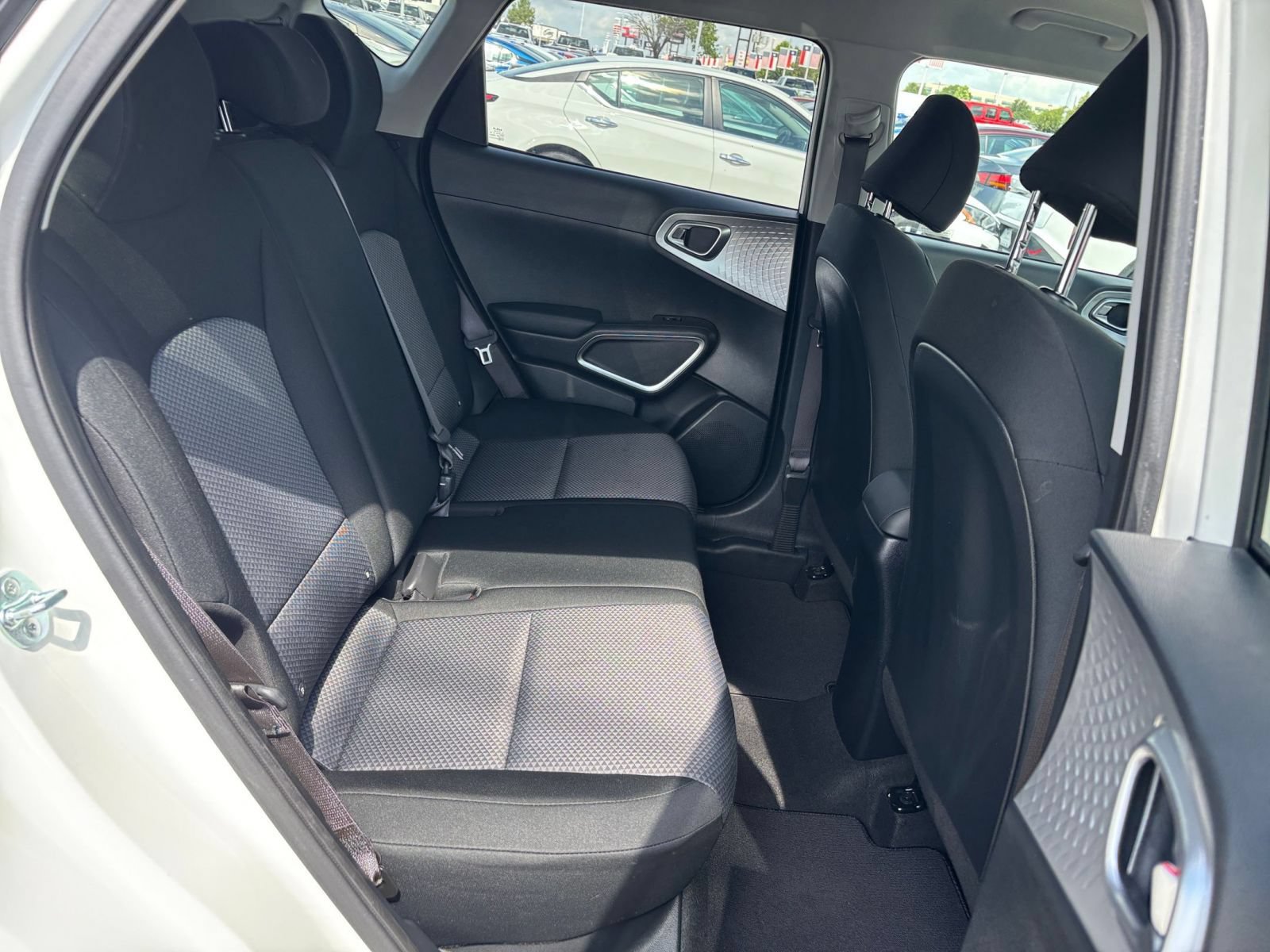 Used 2025 Kia Soul LX w/ LX Technology Package FWD image 23