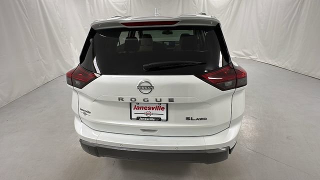 Certified 2025 Nissan Rogue SL image 4