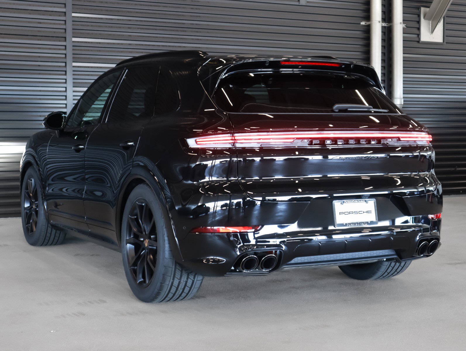 New 2026 Porsche Cayenne GTS image 3