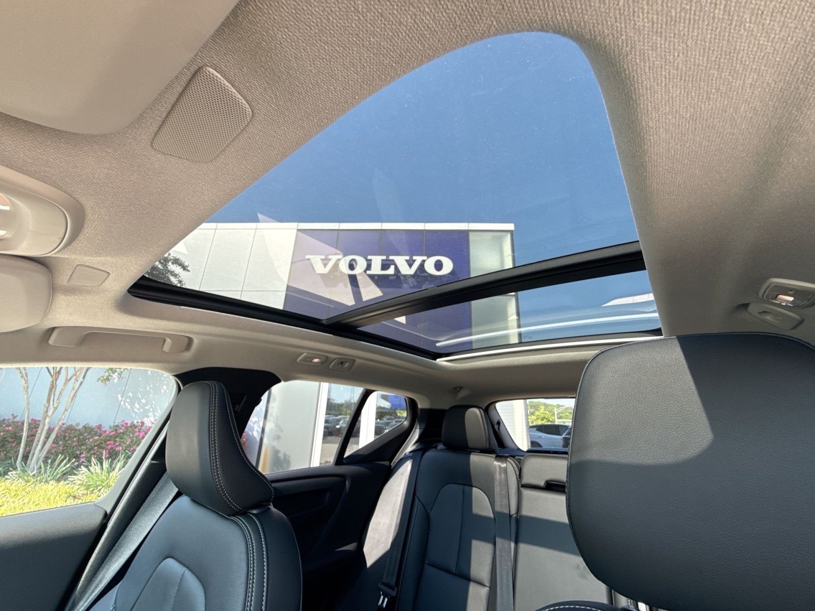 New 2026 Volvo XC40 B5 Ultra w/ Protection Package Premier AWD/4WD image 24