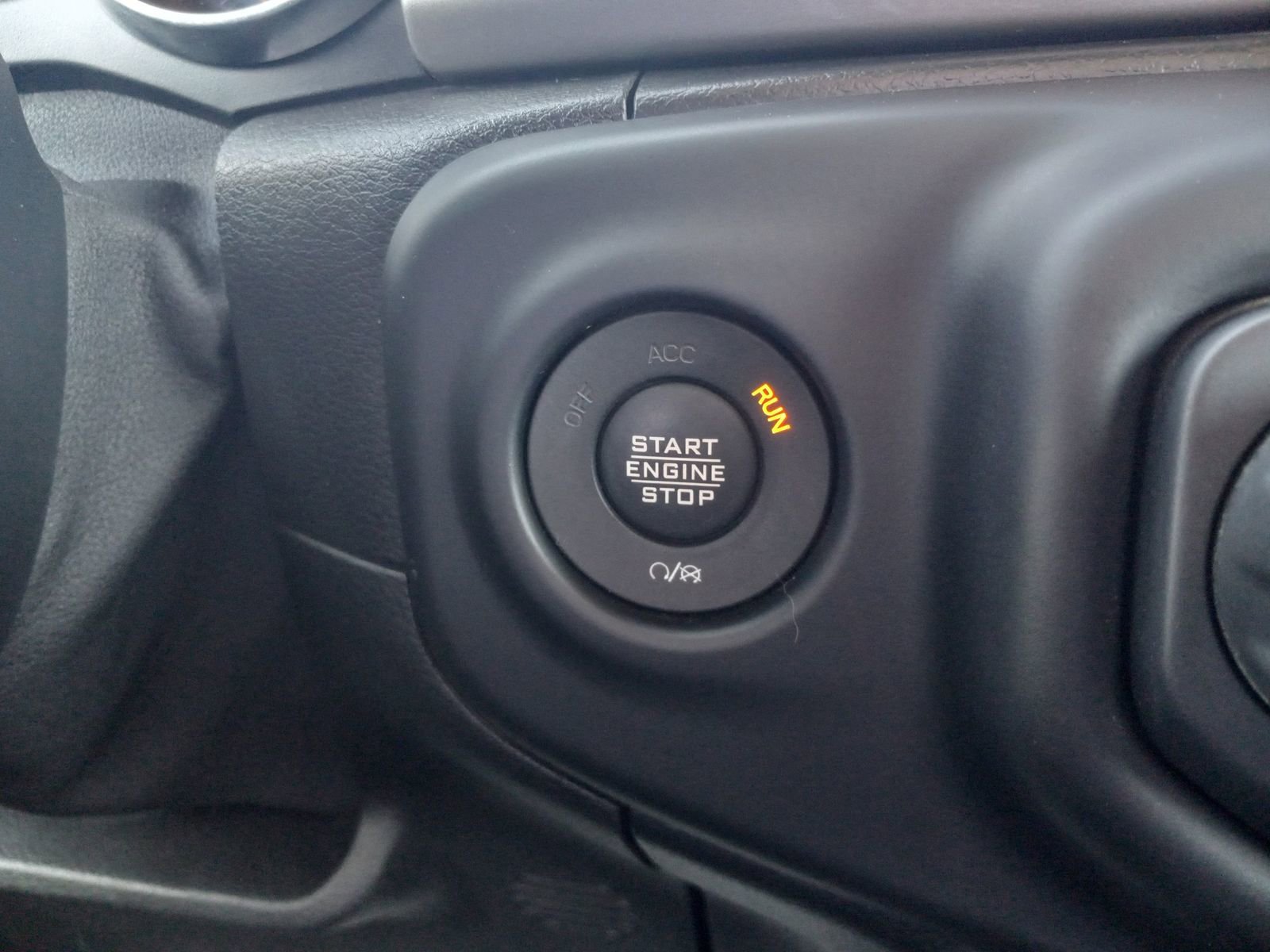 Used 2020 Jeep Wrangler Unlimited Sahara image 24