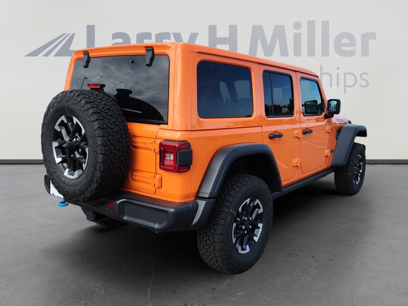 New 2025 Jeep Wrangler Unlimited Rubicon 4xe w/ Convenience Group AWD/4WD image 6