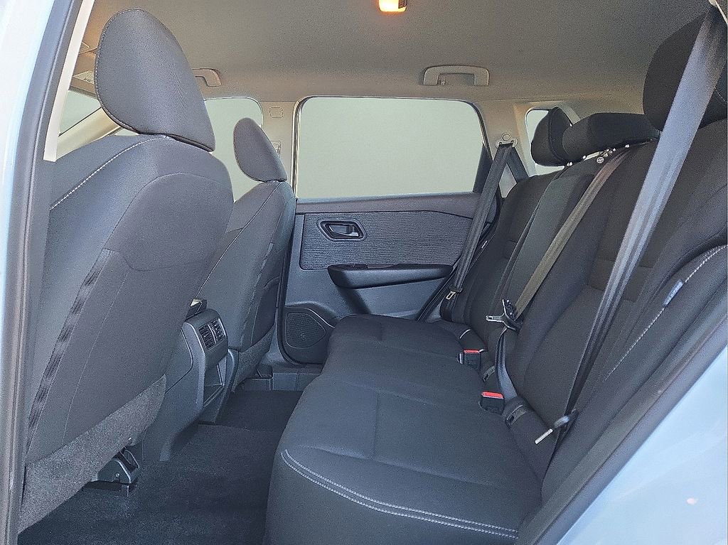 Used 2023 Nissan Rogue S image 13