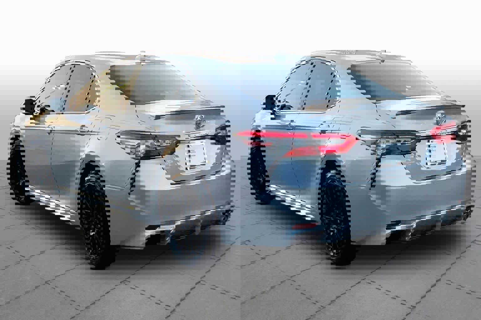 Used 2019 Toyota Camry SE w/ Audio Package FWD image 12