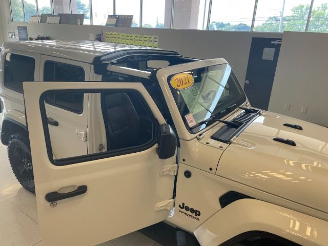 Used 2021 Jeep Wrangler Unlimited Sahara AWD/4WD image 8