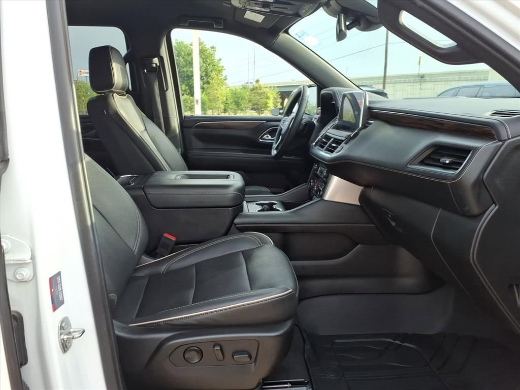 Used 2023 Chevrolet Suburban Premier image 16