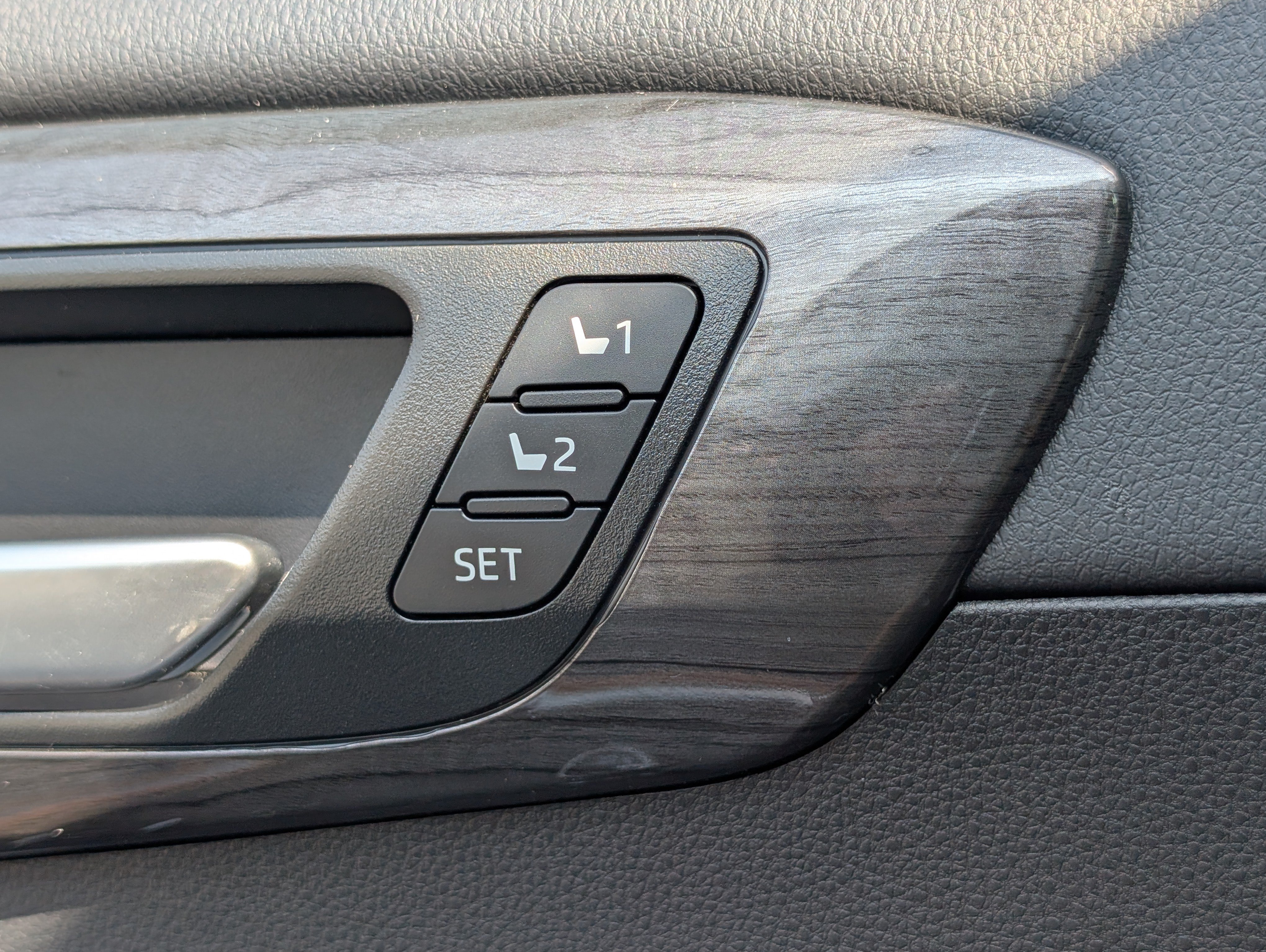 Used 2025 Toyota Highlander Platinum AWD/4WD image 22